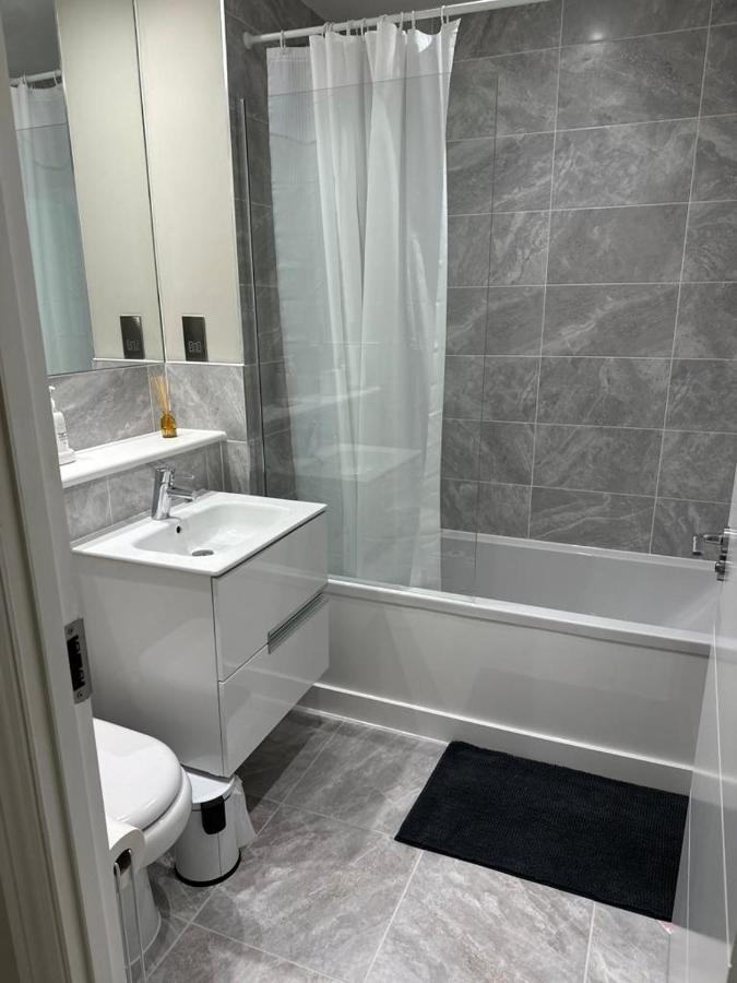 Stunning Newbuilt 3 Bed House Sleeps 9 Βίλα Edmonton Εξωτερικό φωτογραφία